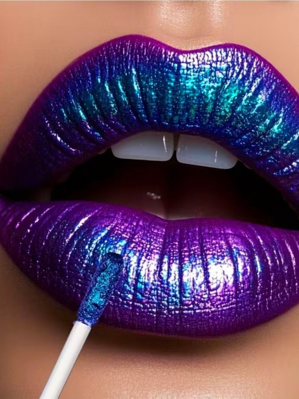 Chameleon ✦ Multichrome Lip Gloss Eyeshadow Duo ✦ Metallic Purple Blue Shimmer - Picture 3 of 6